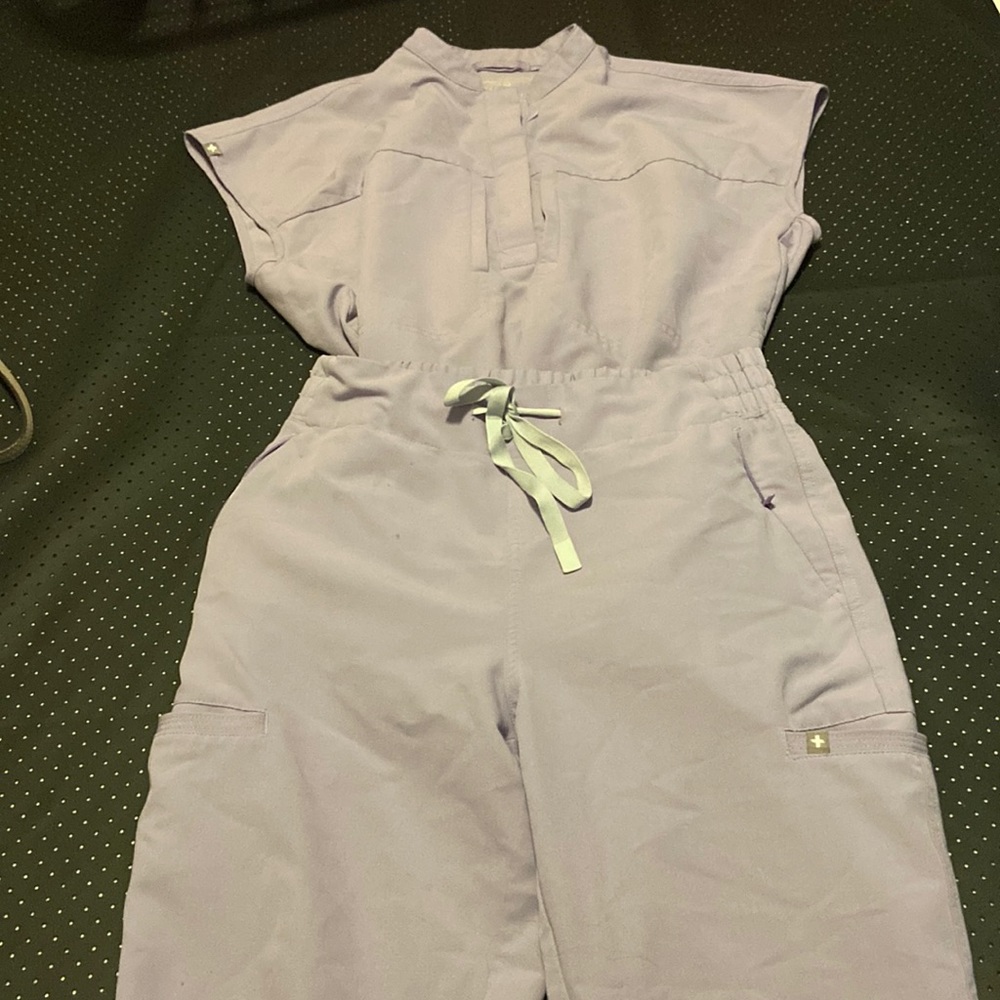 Scrub set size small